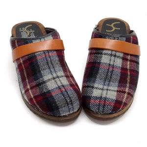 Cape Clogs in Gray/Red Plaid